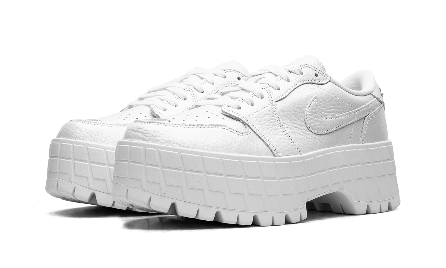 Jordan 1 Brooklyn Low WMNS White Metallic Silver HF3184 100