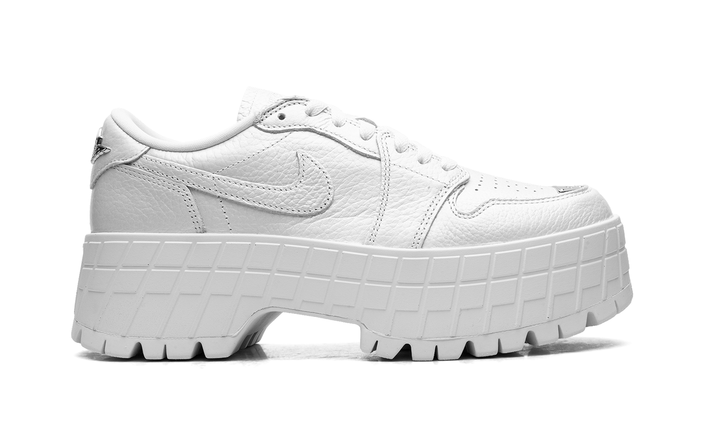 Jordan 1 Brooklyn Low WMNS White Metallic Silver HF3184 100