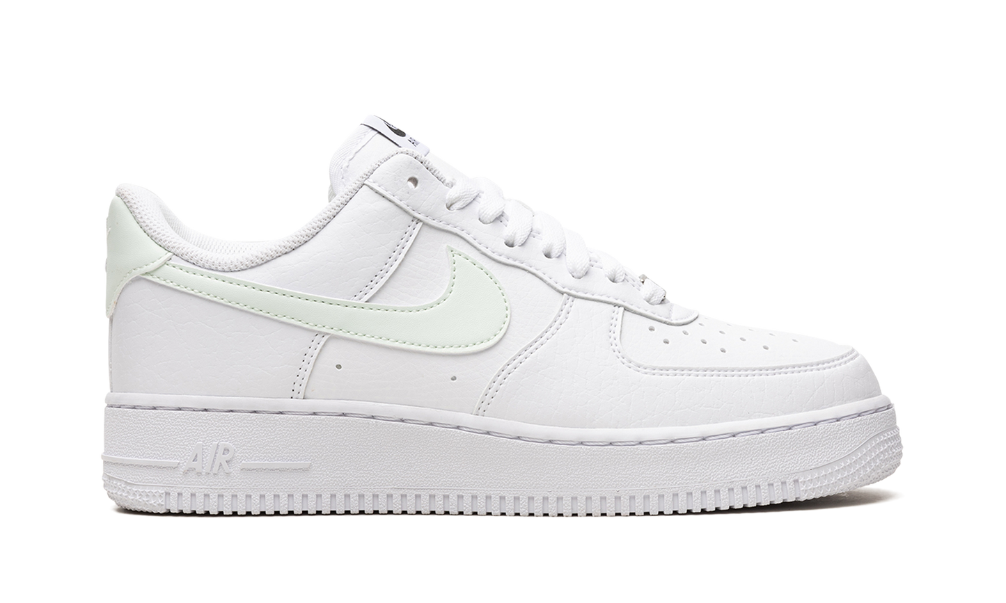Nike AIR FORCE 1 '07 NEXT NATURE WMNS Barely Green DN1430 103
