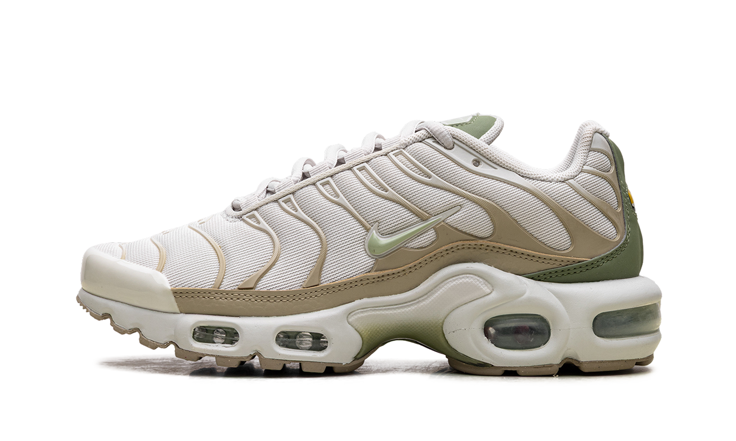 Nike Air Max Plus WMNS "Light Bone / Honeydew / Alligator" DX8954 001