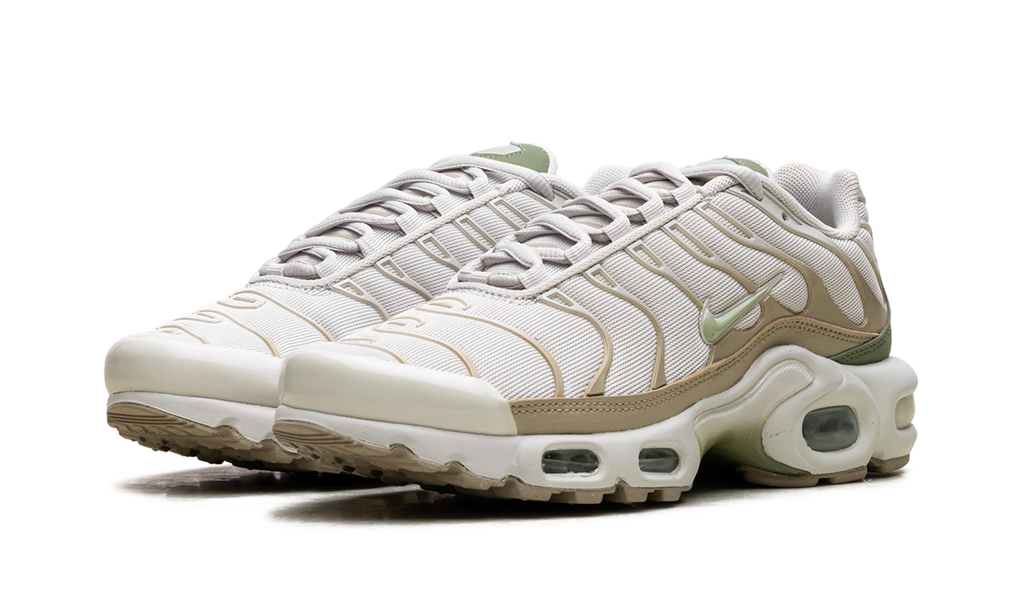 Nike Air Max Plus WMNS "Light Bone / Honeydew / Alligator" DX8954 001