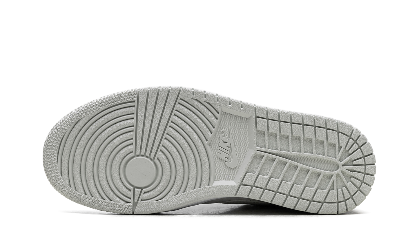 Jordan 1 Low WMNS Spruce Aura CW1381 003