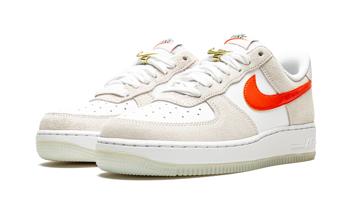 Nike AIR FORCE 1 '07 SE MNS WMNS First Use DA8302 101
