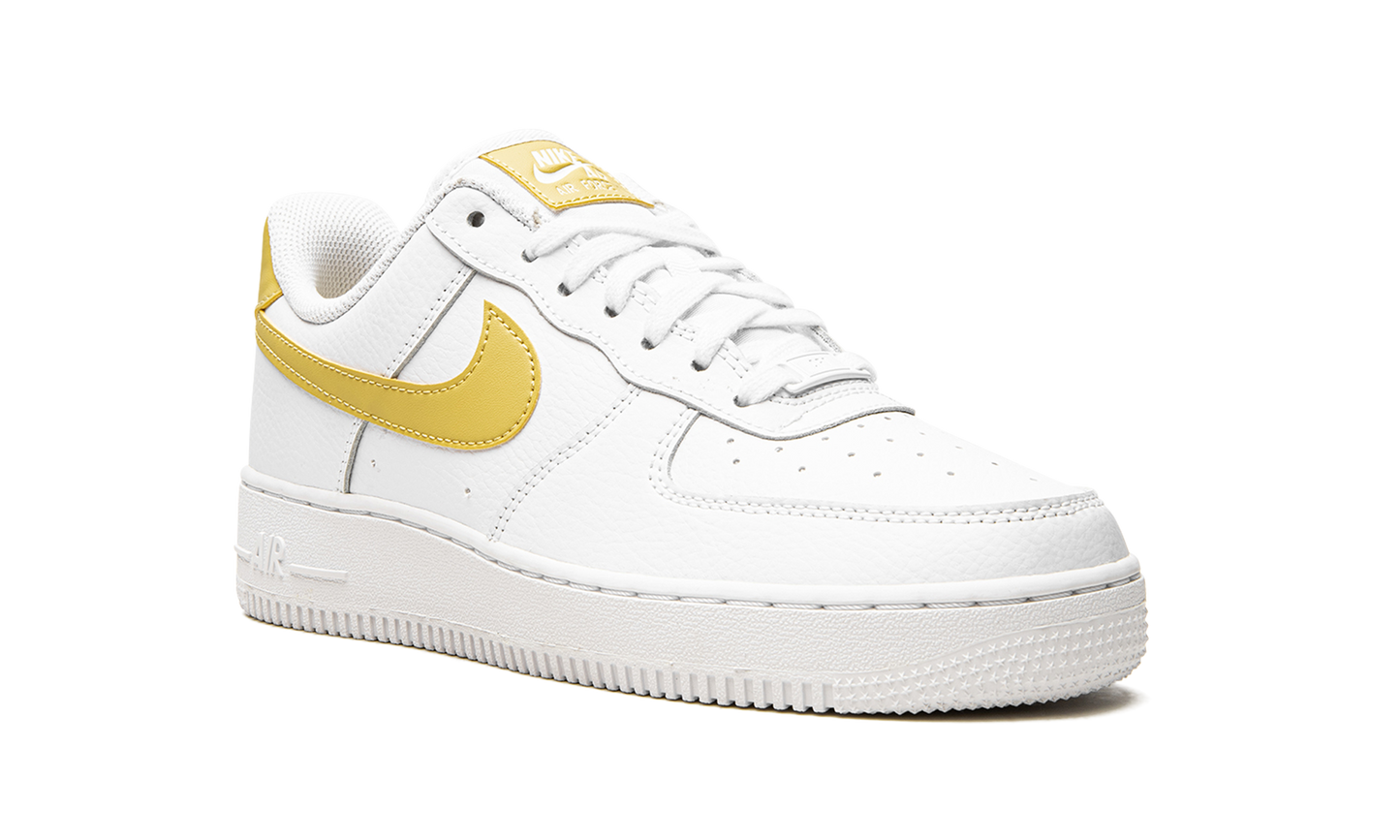 Nike AIR FORCE 1 LO MNS WMNS White / Saturn Gold 315115 170