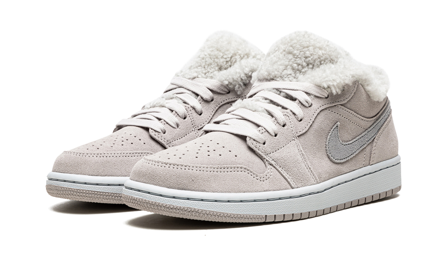 AIR JORDAN 1 Low SE WMNS Sherpa Fleece DO0750 002