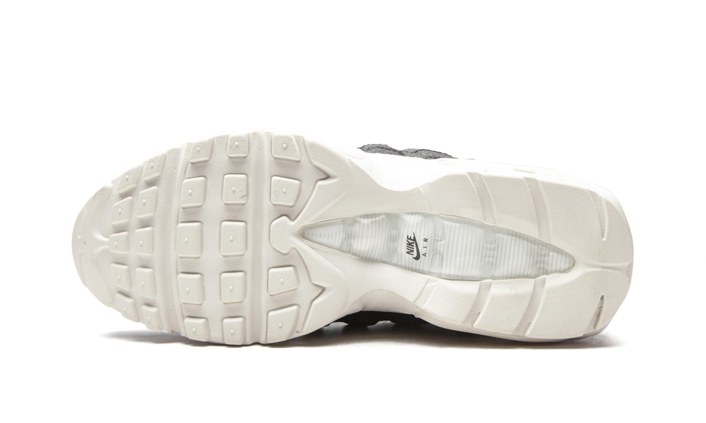 Nike AIR MAX 95 SE MNS WMNS AQ4138 001
