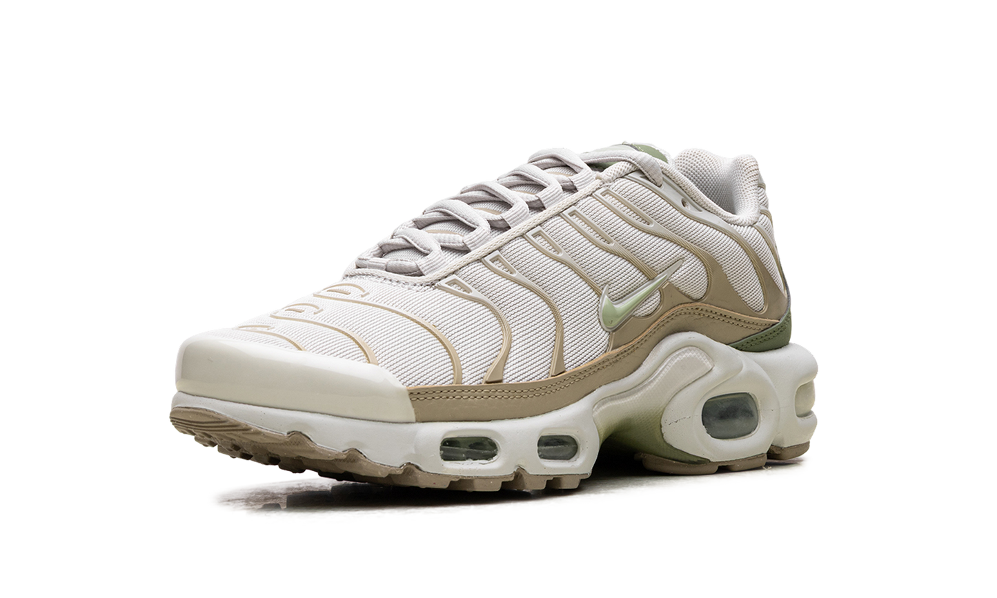 Nike Air Max Plus WMNS "Light Bone / Honeydew / Alligator" DX8954 001