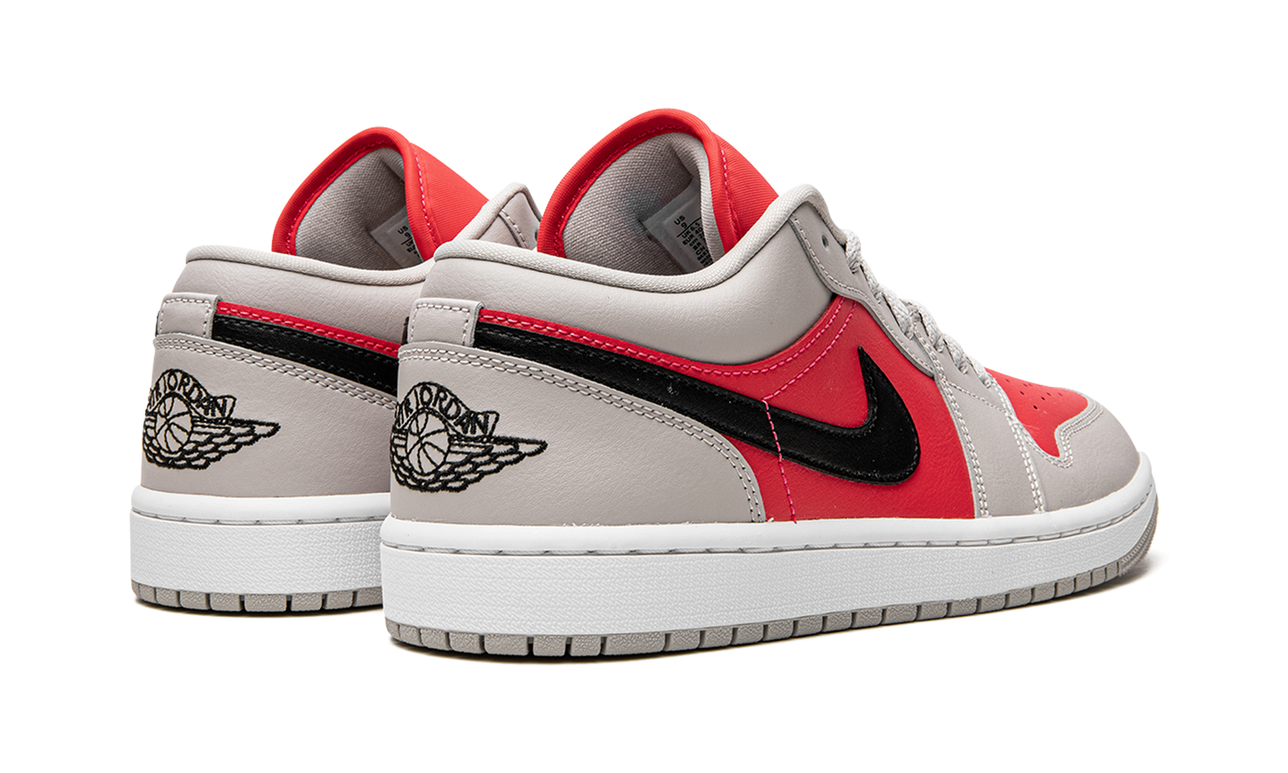 AIR JORDAN 1 LO WMNS Light Iron Ore / Siren Red DC0774 060