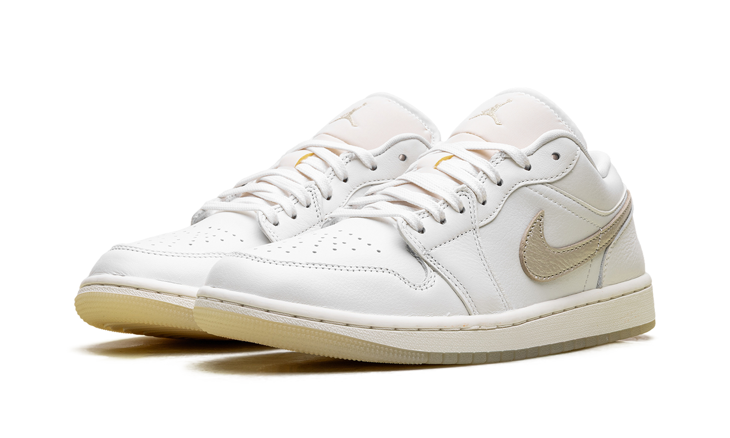 Jordan 1 Low SE WMNS Metallic Team Gold HV5157 100