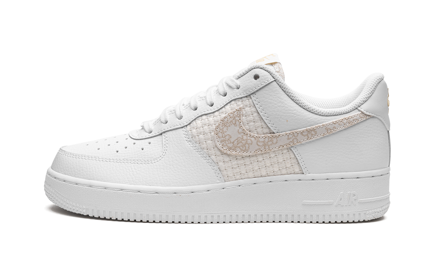Nike AIR FORCE 1 '07 SE MNS WMNS Flower Swoosh DO9458 100