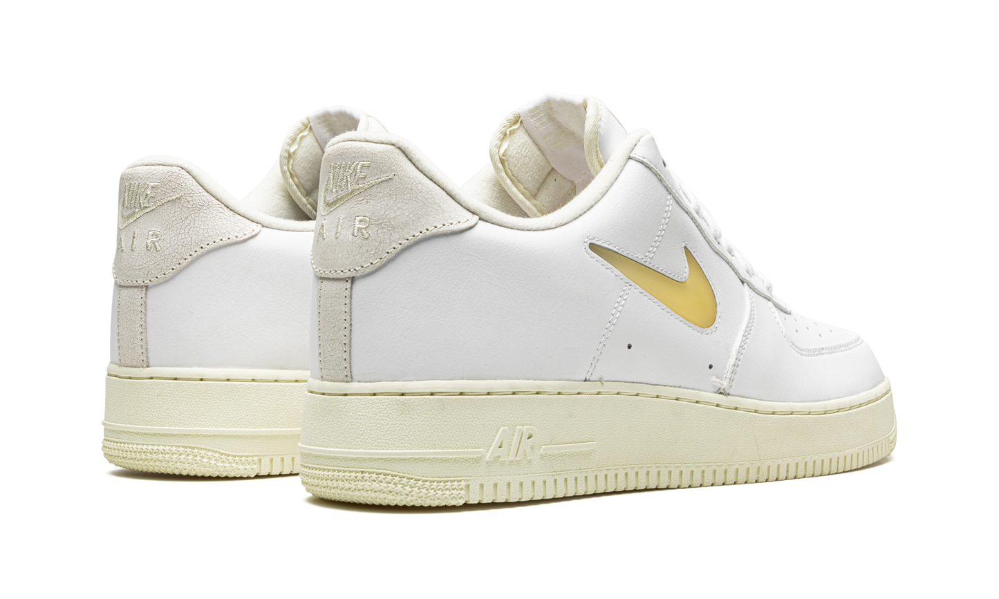 Nike Air Force 1 Low Jewel "White/Pale Vanilla" DC8894 100
