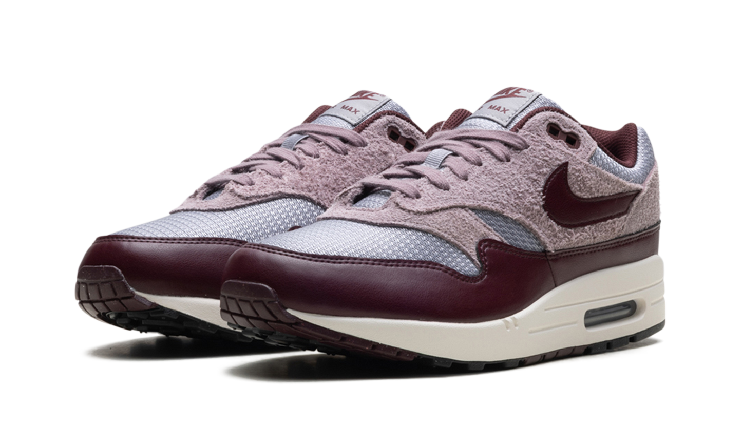 Nike Air Max 1 ESS PRM "CEMENT GREY/BURGUNDY CRUSH" FQ7327 001