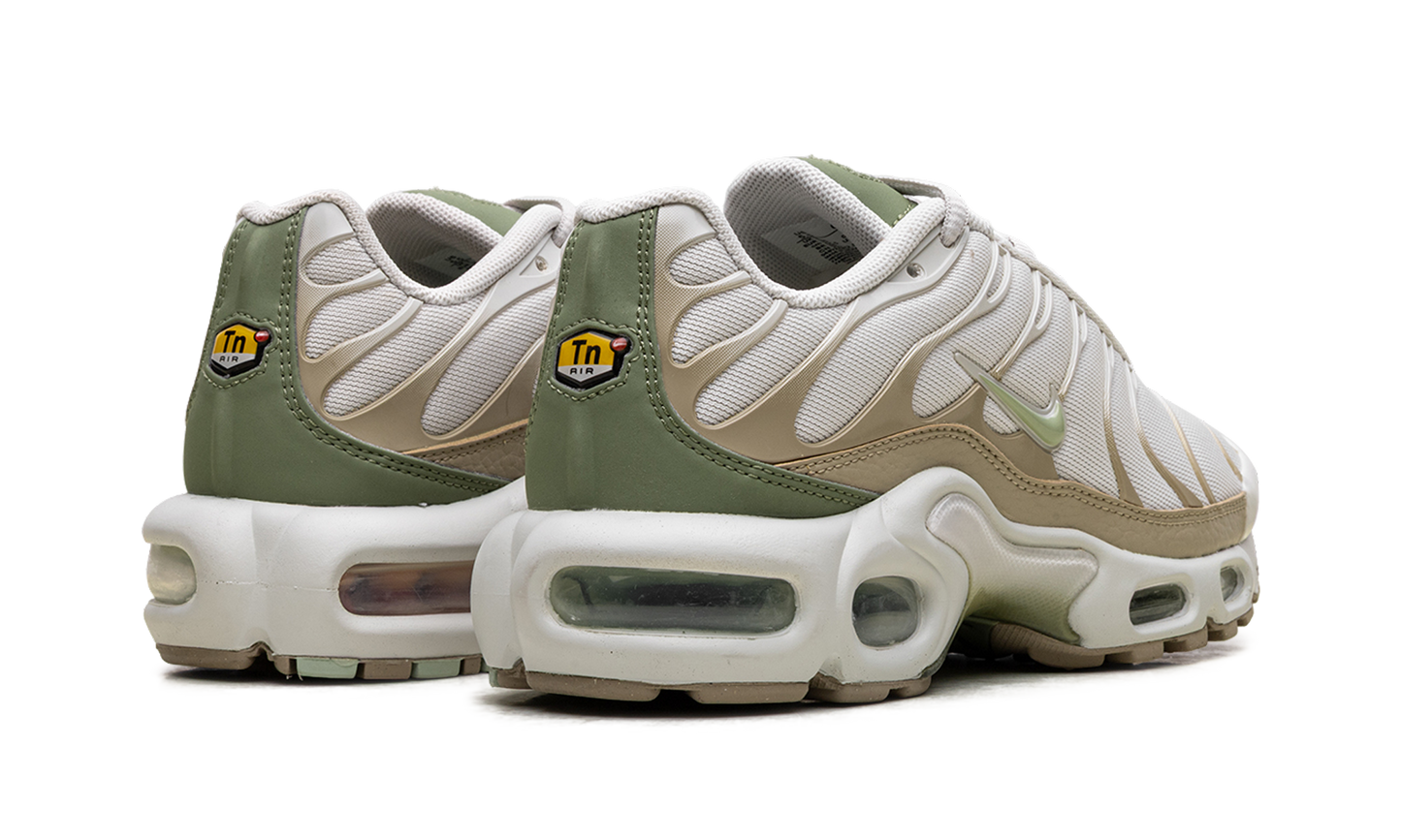 Nike Air Max Plus WMNS "Light Bone / Honeydew / Alligator" DX8954 001
