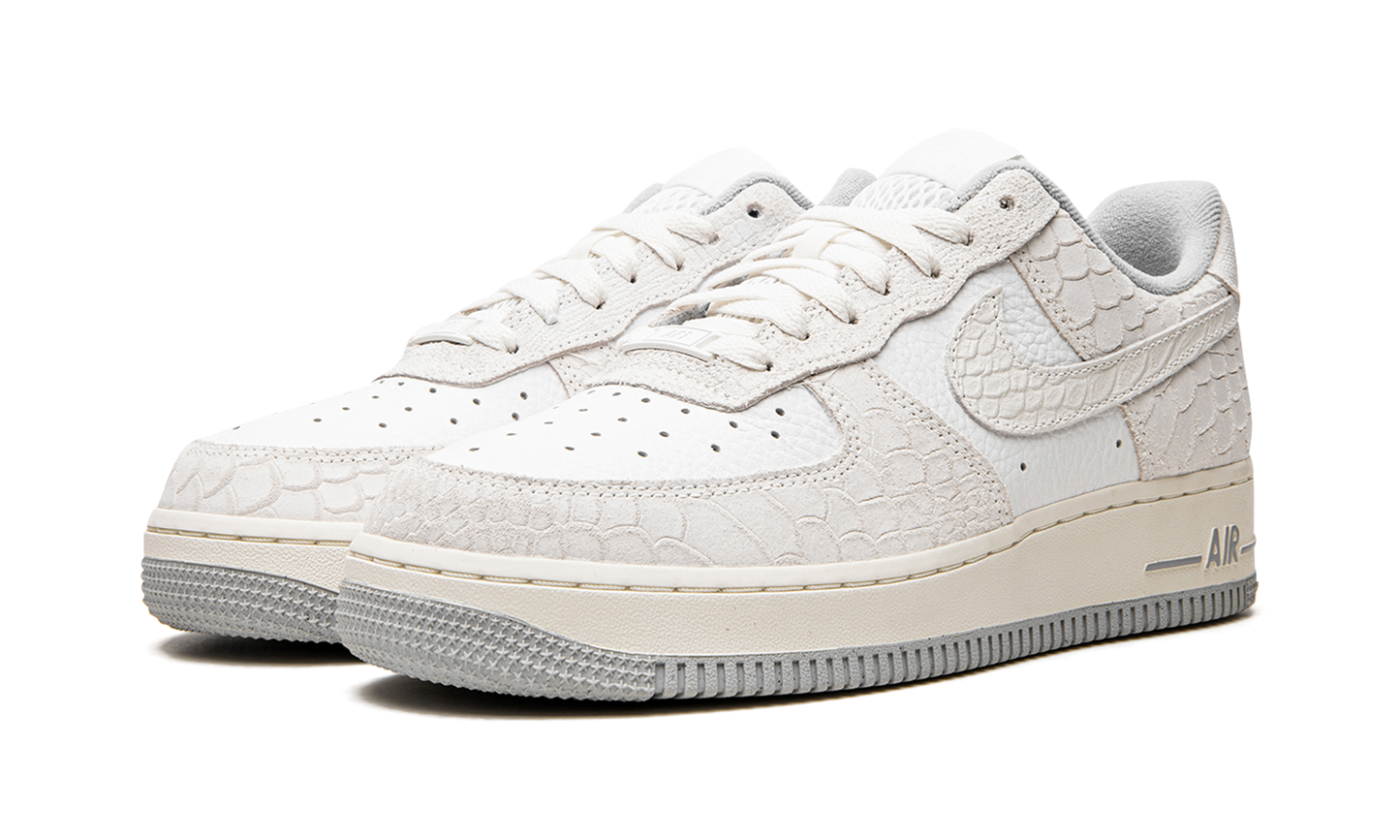 Nike AIR FORCE 1 WMNS White Python DX2678 100