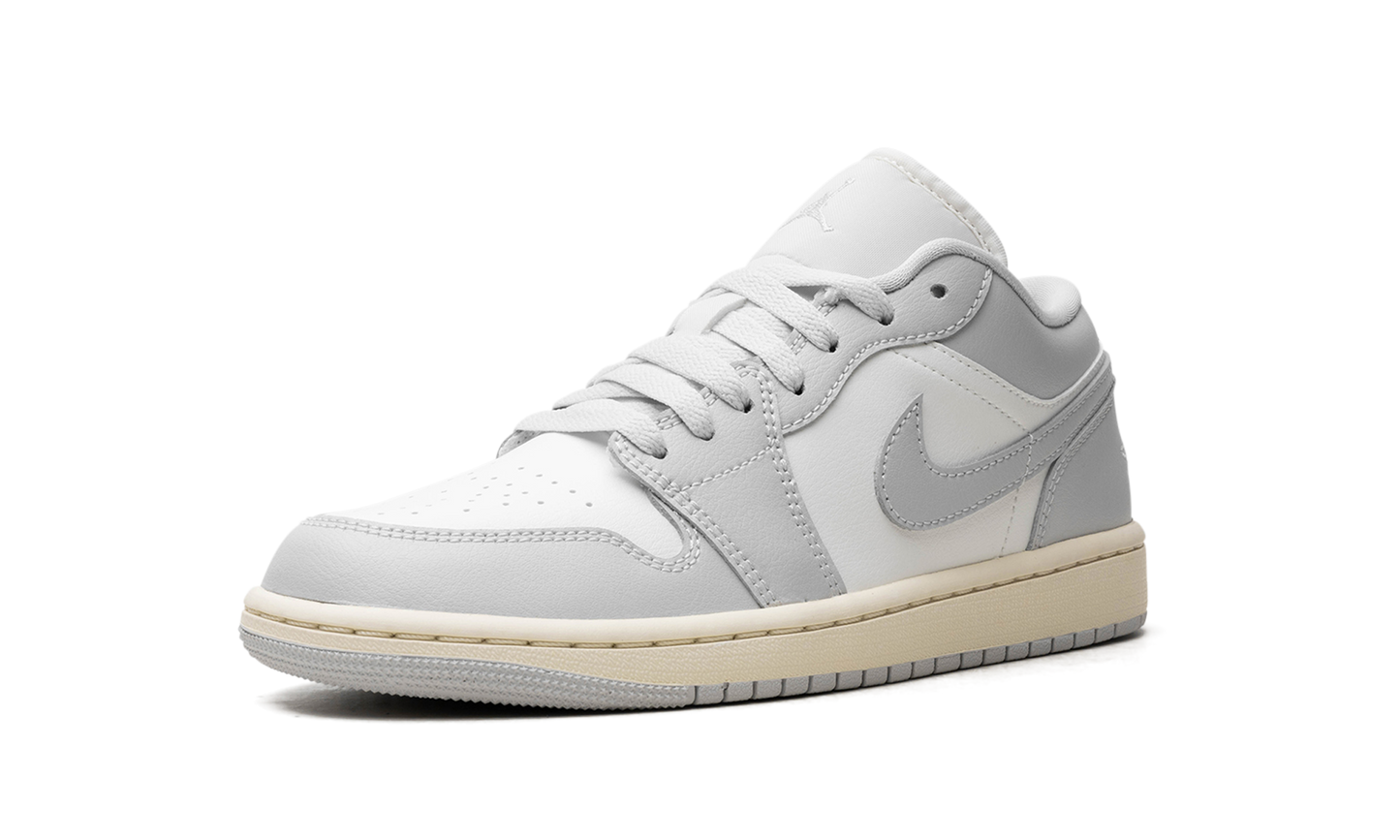 Air Jordan 1 WMNS Light Grey DC0774 103