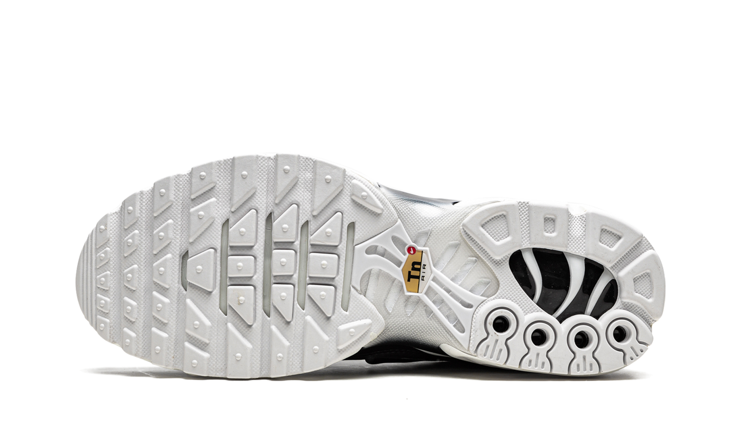 Nike AIR MAX PLUS MNS WMNS "Black / White" DM2362 001