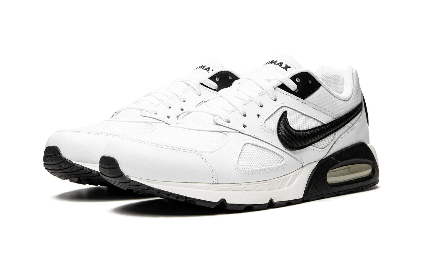 Nike Air Max IVO 580518 106