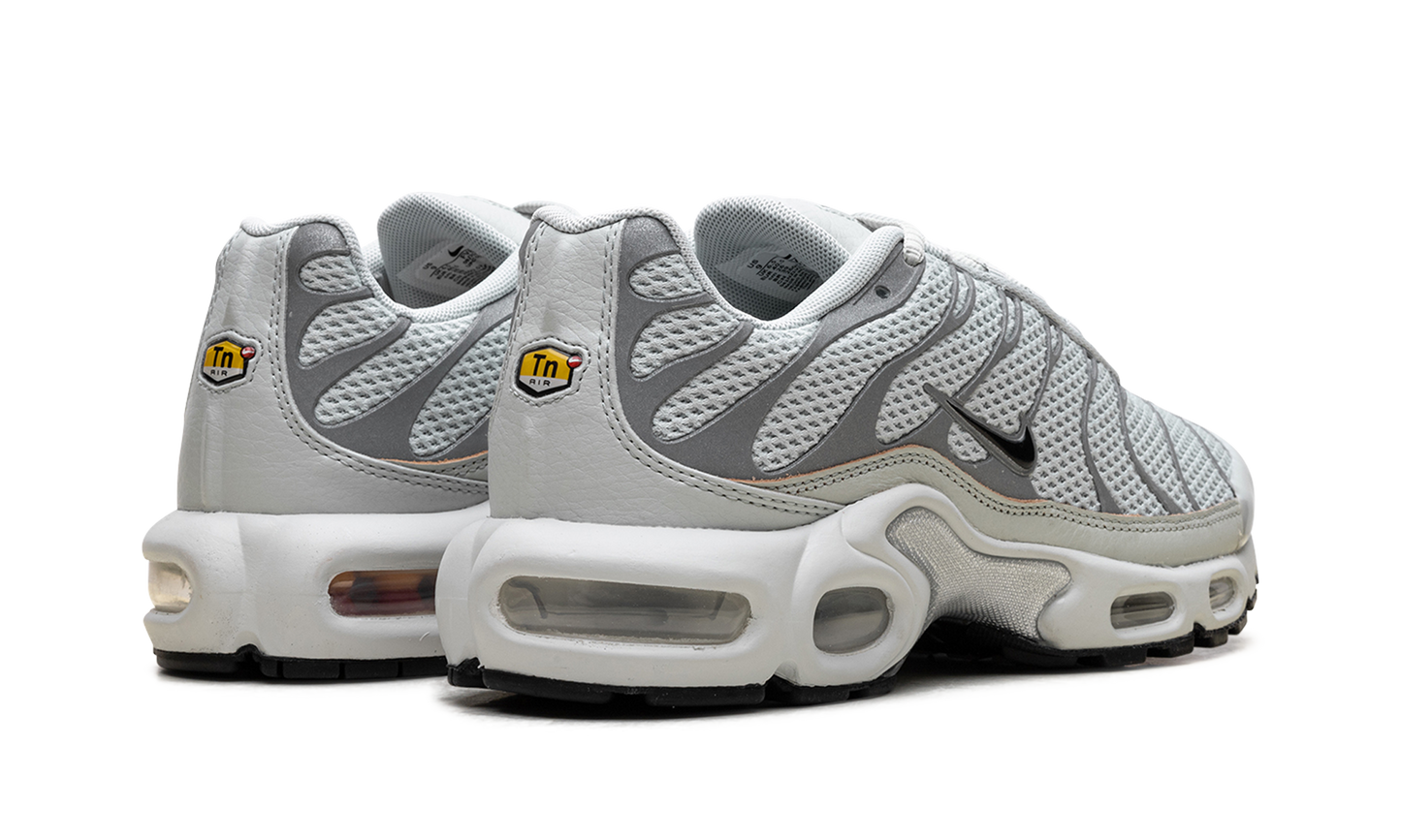 Nike Air Max Plus WMNS "Light Silver" FV8480 002