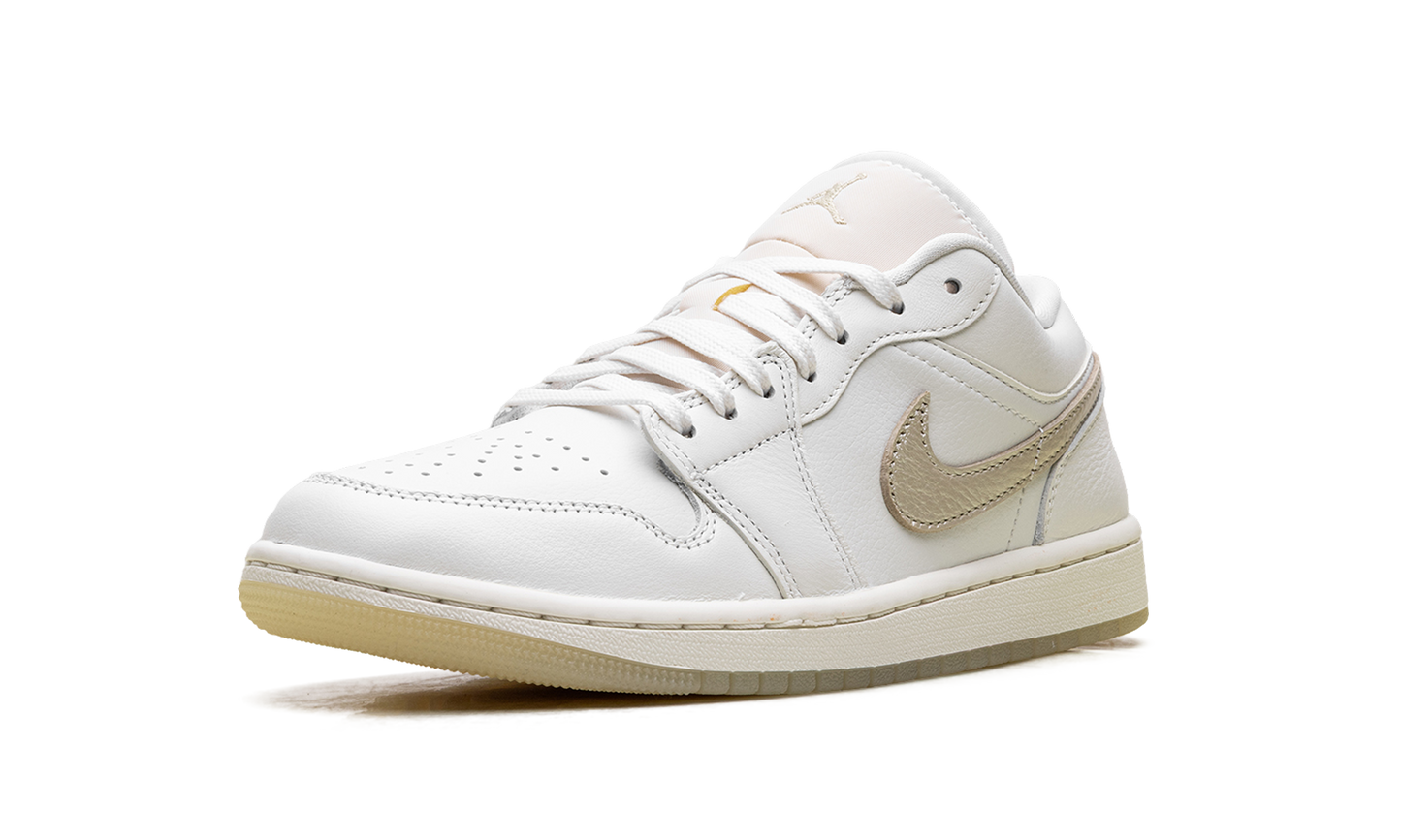 Jordan 1 Low SE WMNS Metallic Team Gold HV5157 100