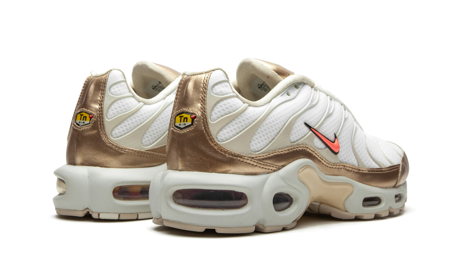 Nike AIR MAX PLUS WMNS "Metallic Rose Gold" CJ9980 100