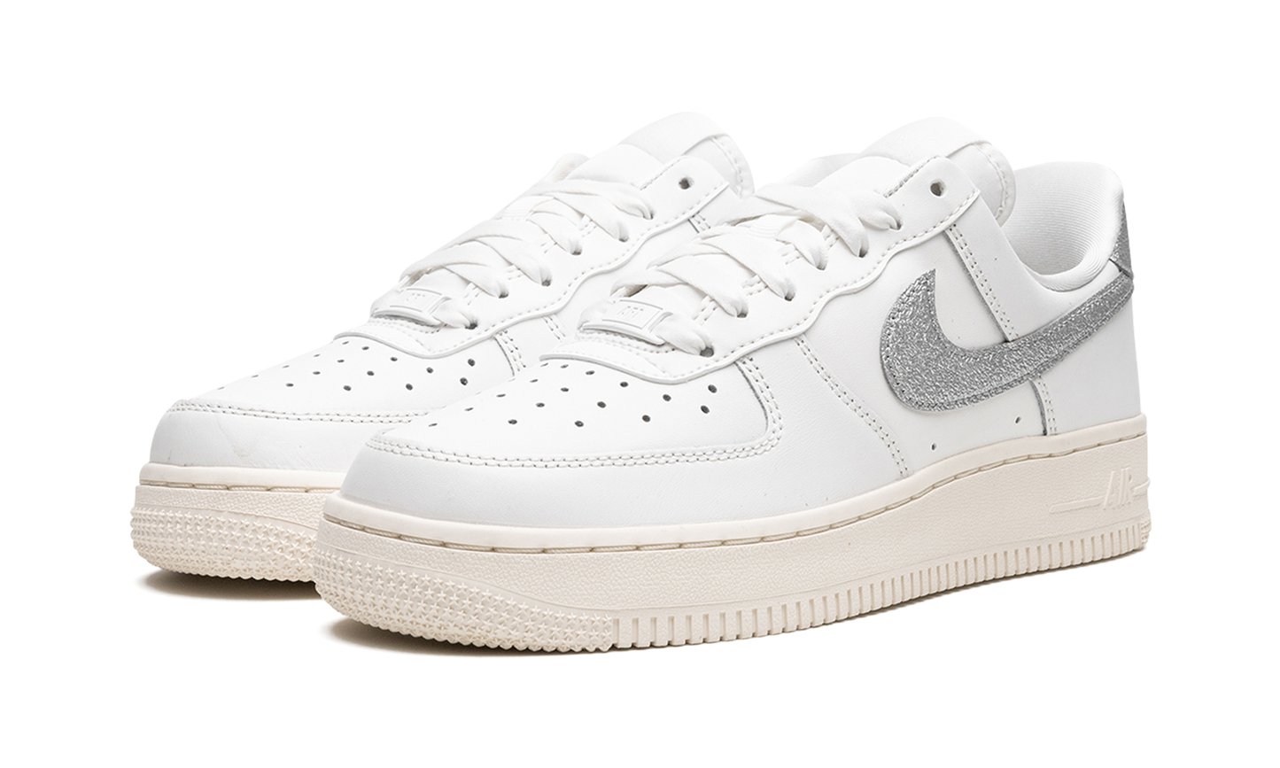 Nike AIR FORCE 1 '07 MNS WMNS Summit White Sail White Metallic Silver DQ7569 100