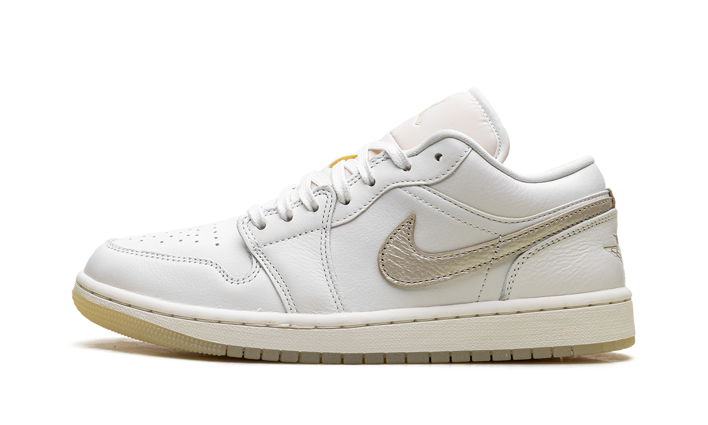 Jordan 1 Low SE WMNS Metallic Team Gold HV5157 100