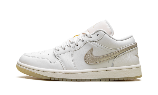 Jordan 1 Low SE WMNS Metallic Team Gold HV5157 100