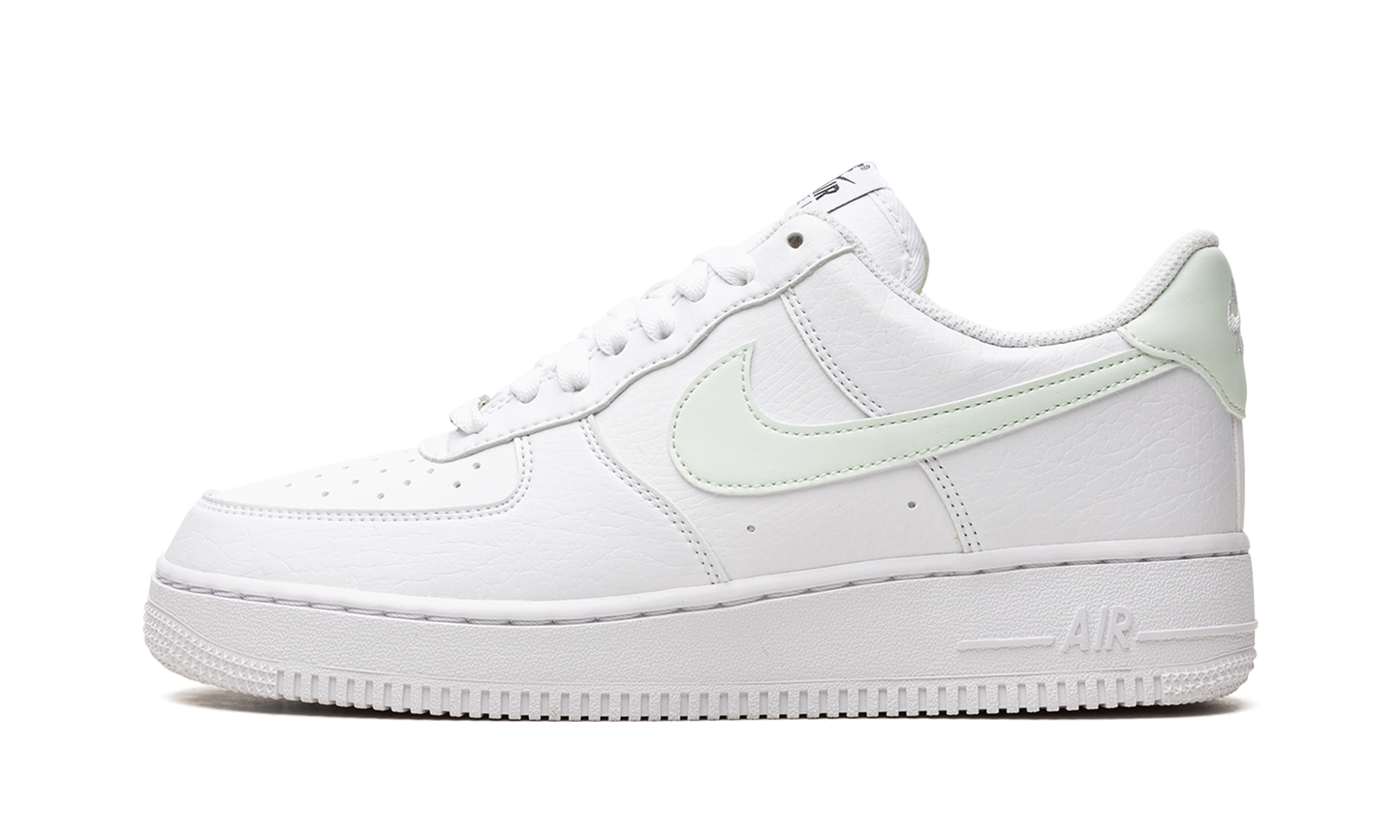 Nike AIR FORCE 1 '07 NEXT NATURE WMNS Barely Green DN1430 103